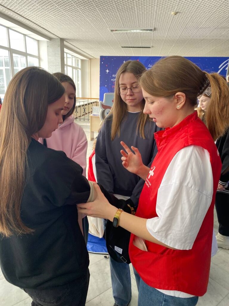 Преподаватели и студенты медицинского факультета приняли участие в Дне открытых дверей ЧувГУ